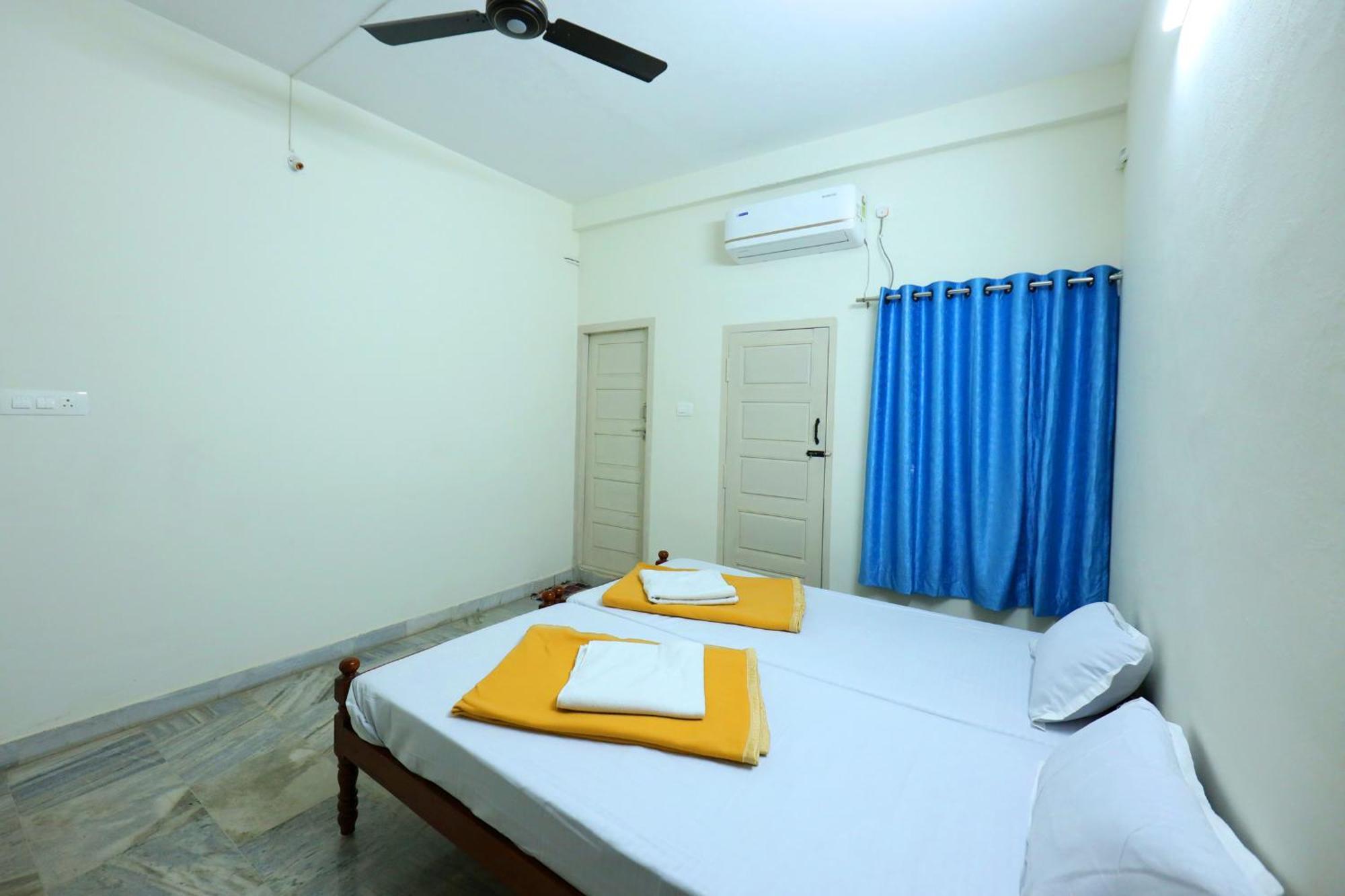 Temple View Residency Hotel Chottanikara ภายนอก รูปภาพ