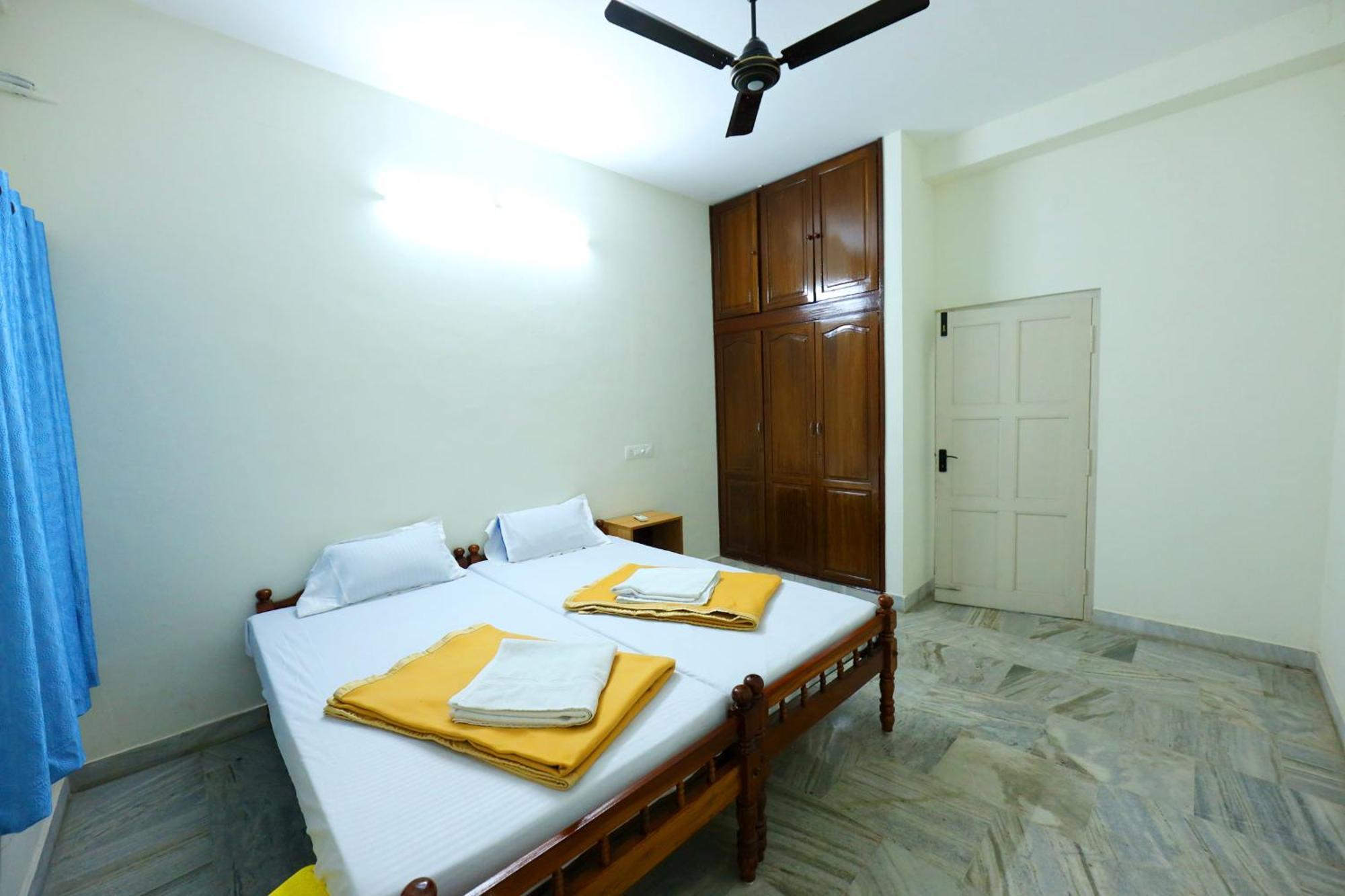Temple View Residency Hotel Chottanikara ภายนอก รูปภาพ