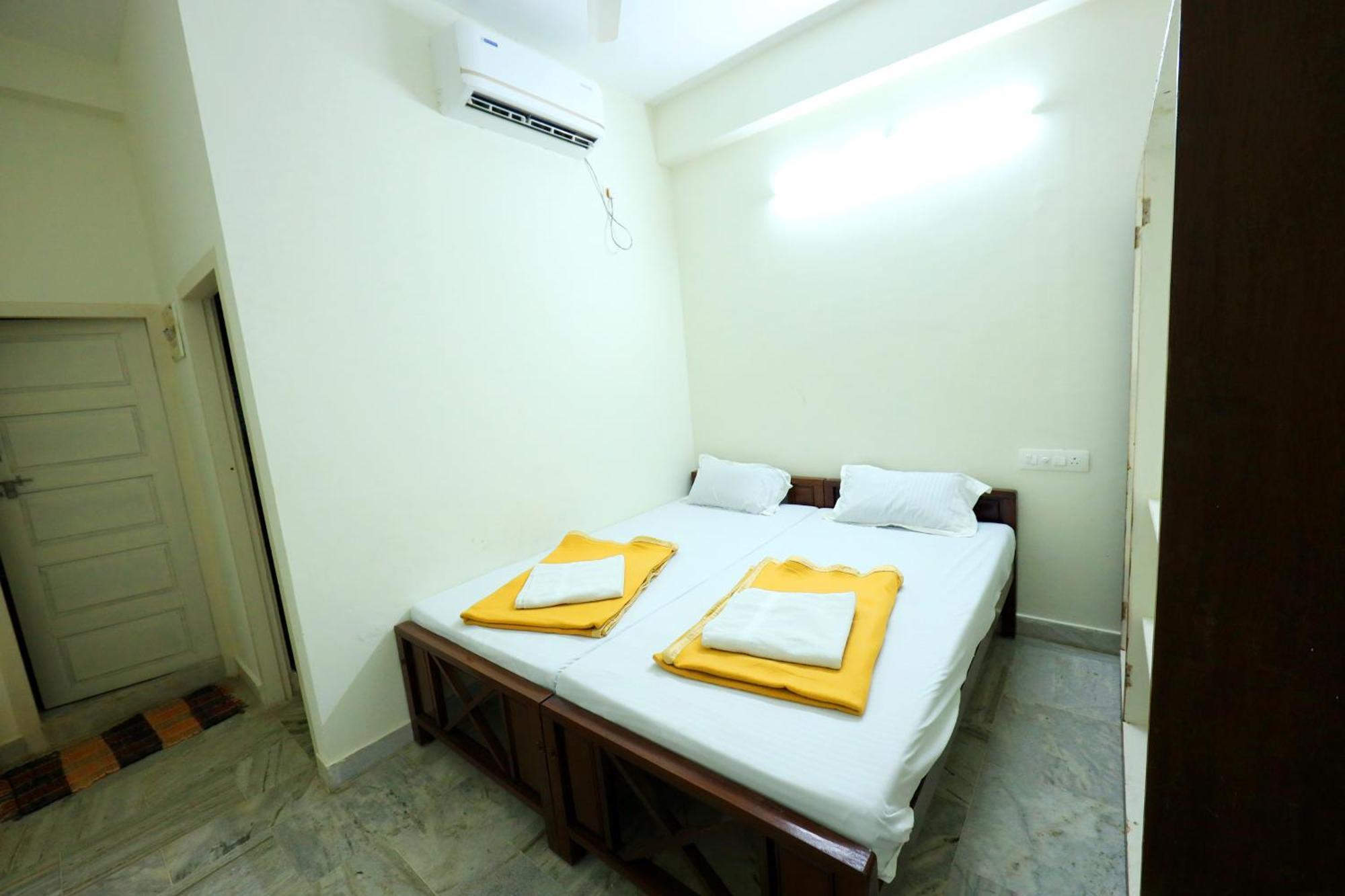 Temple View Residency Hotel Chottanikara ภายนอก รูปภาพ