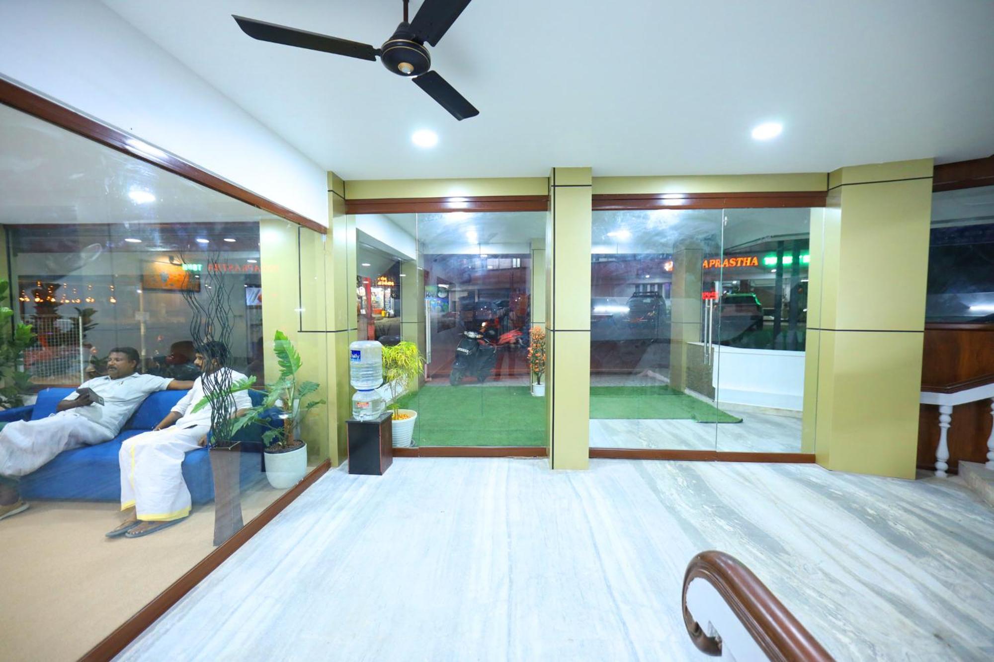 Temple View Residency Hotel Chottanikara ภายนอก รูปภาพ