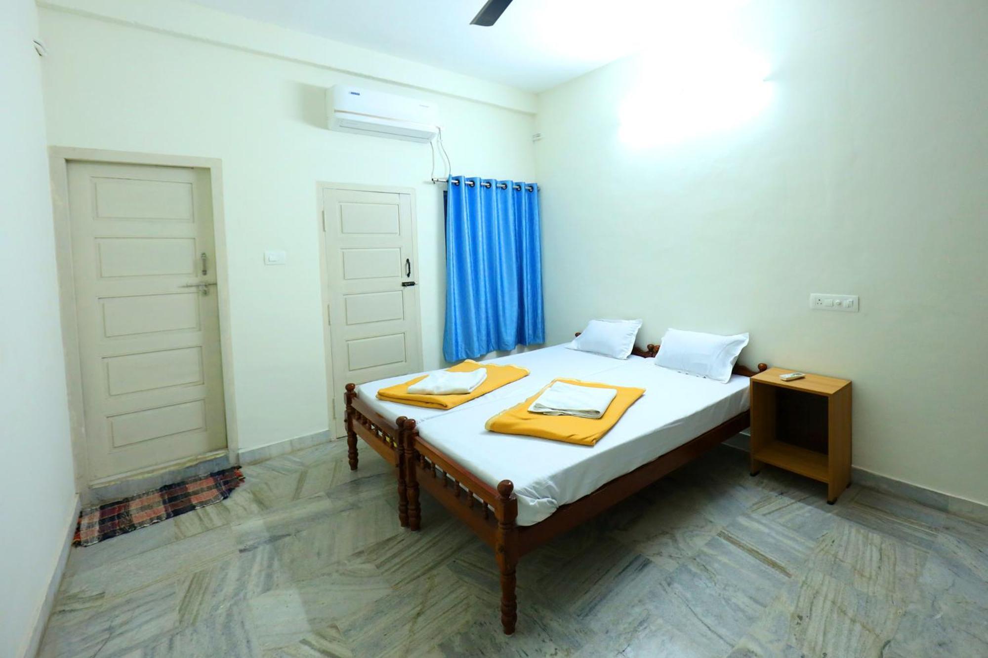 Temple View Residency Hotel Chottanikara ภายนอก รูปภาพ