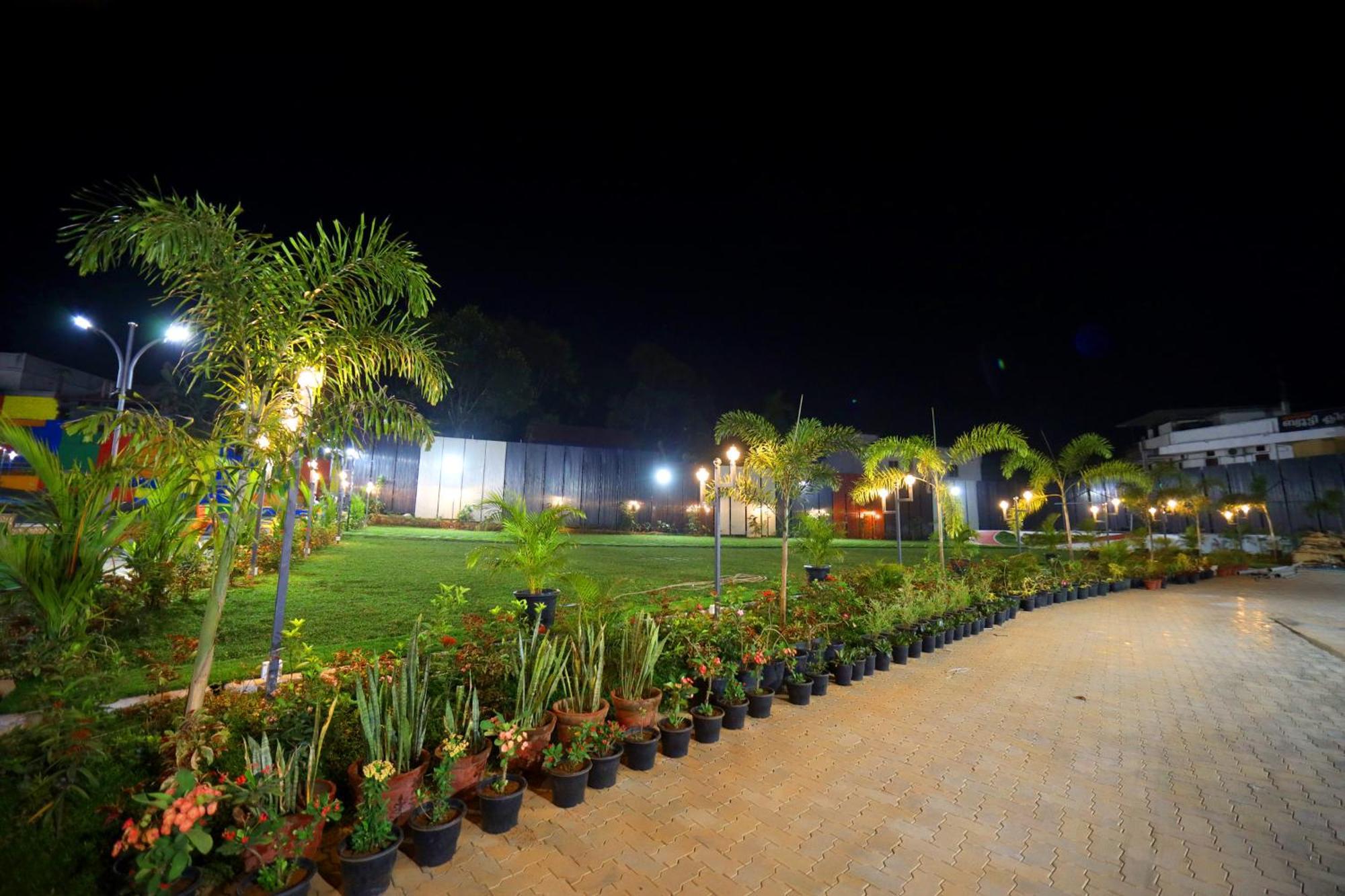 Temple View Residency Hotel Chottanikara ภายนอก รูปภาพ